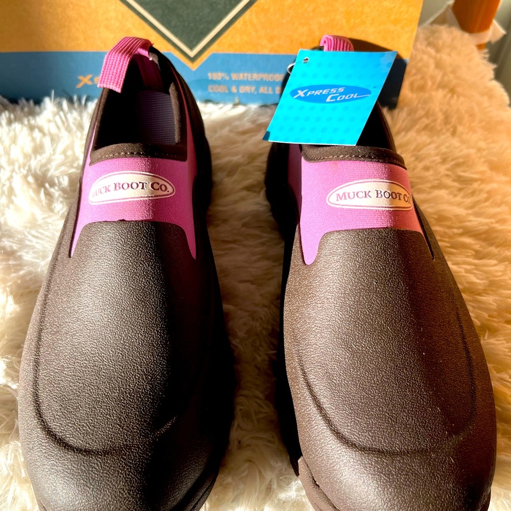 The Original Muck Boot Company size 5, true to size. New with tags.